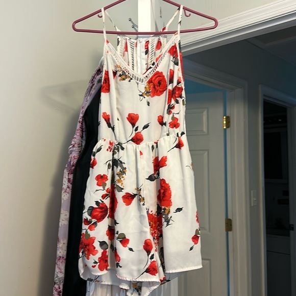 Sleeveless Romper - Picture 1 of 4